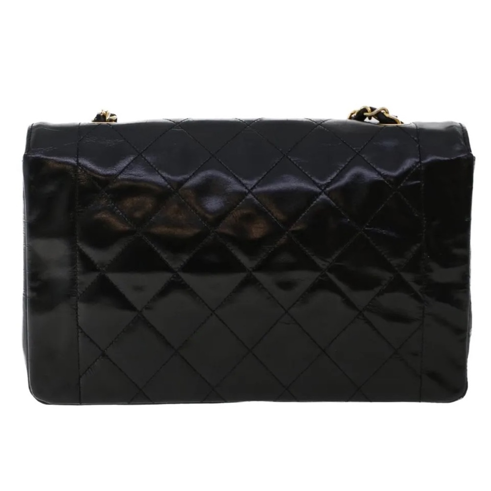 CHANEL DIANA Single Flap Quilted Patent Leather Bag - Picture 4 of 15